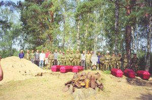 Астраханцы в поисковой экспедиции в Калужской области, 2002 год.